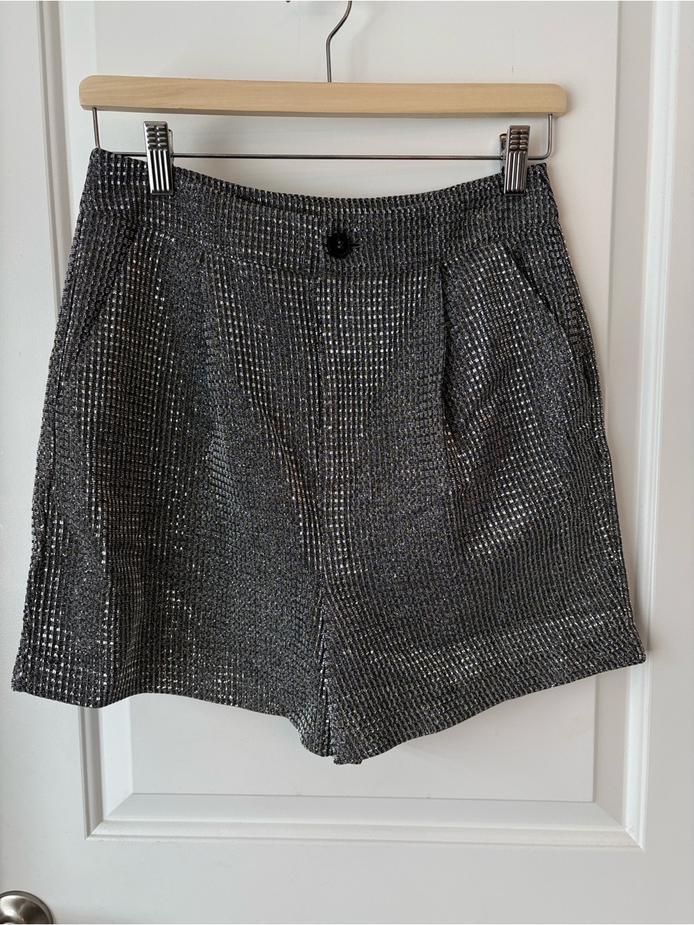 SPARKLY! Sans Souci Silver Metallic pleated Shorts with pockets! Super flashy!